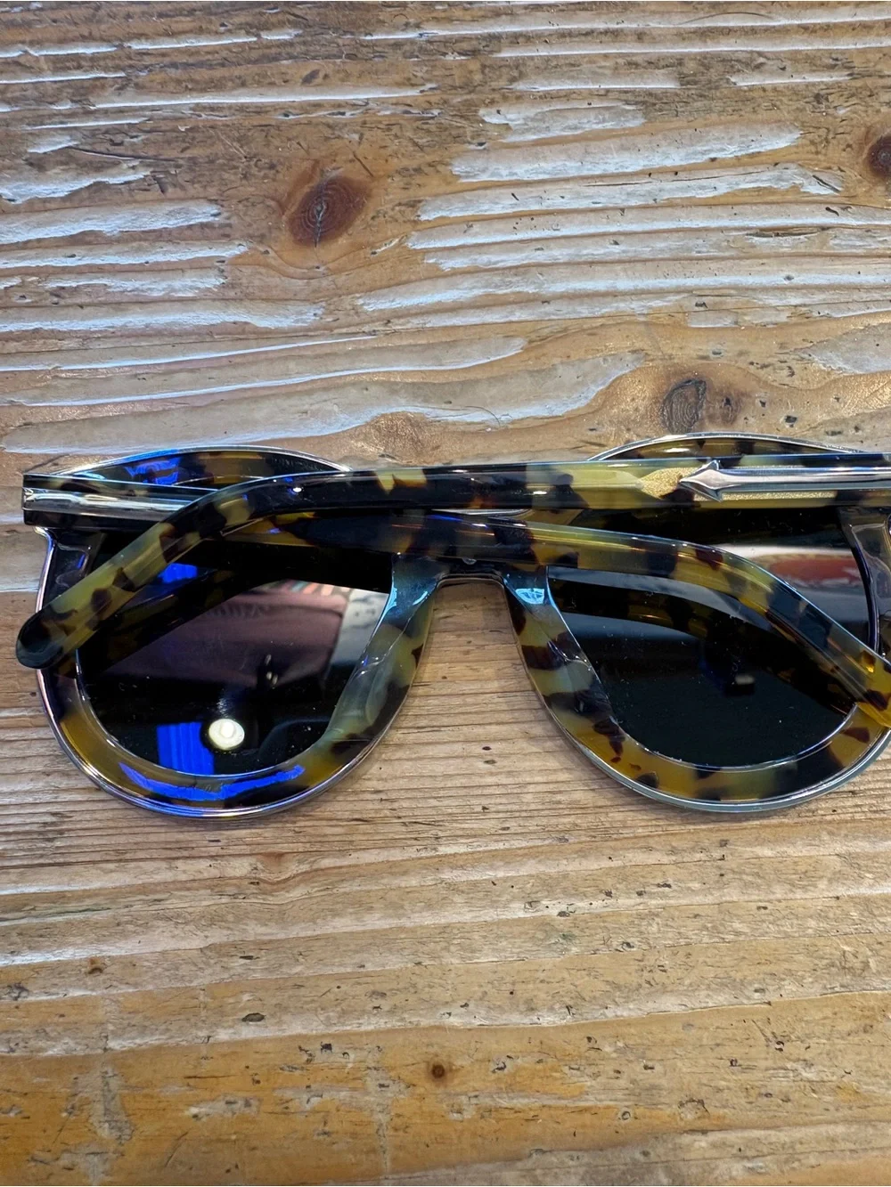 Karen Walker bold round